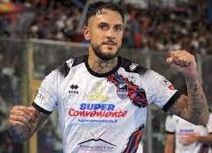 Siracusa vince lo scontro con la Reggina, al Milazzo il primo round