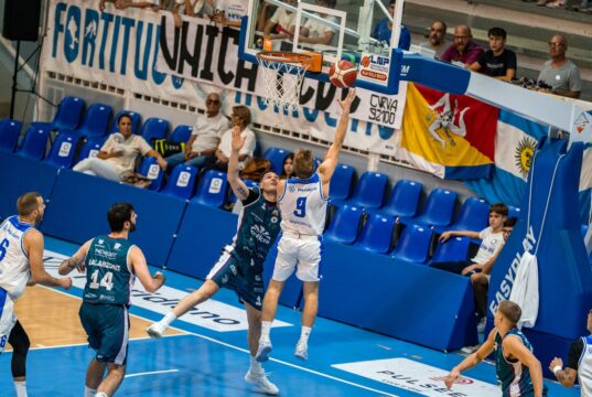 La Moncada Energy Agrigento: Cuore e difesa, spunta un finale cardiopalma, Omegna piegata 63-62